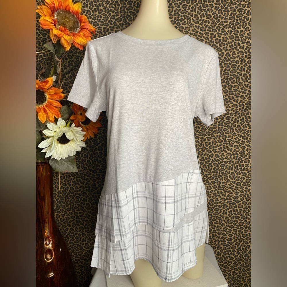 🌴3/$30🌴DOE & RAE Gray/Plaid Asymmetrical Short Sleeve Babydoll Top NWT
